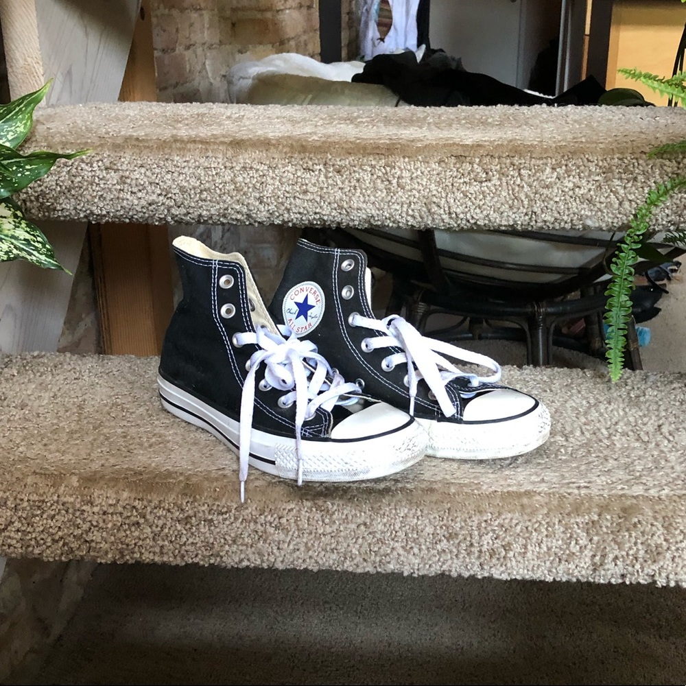 Black Hightop Converse, size 7 women’s